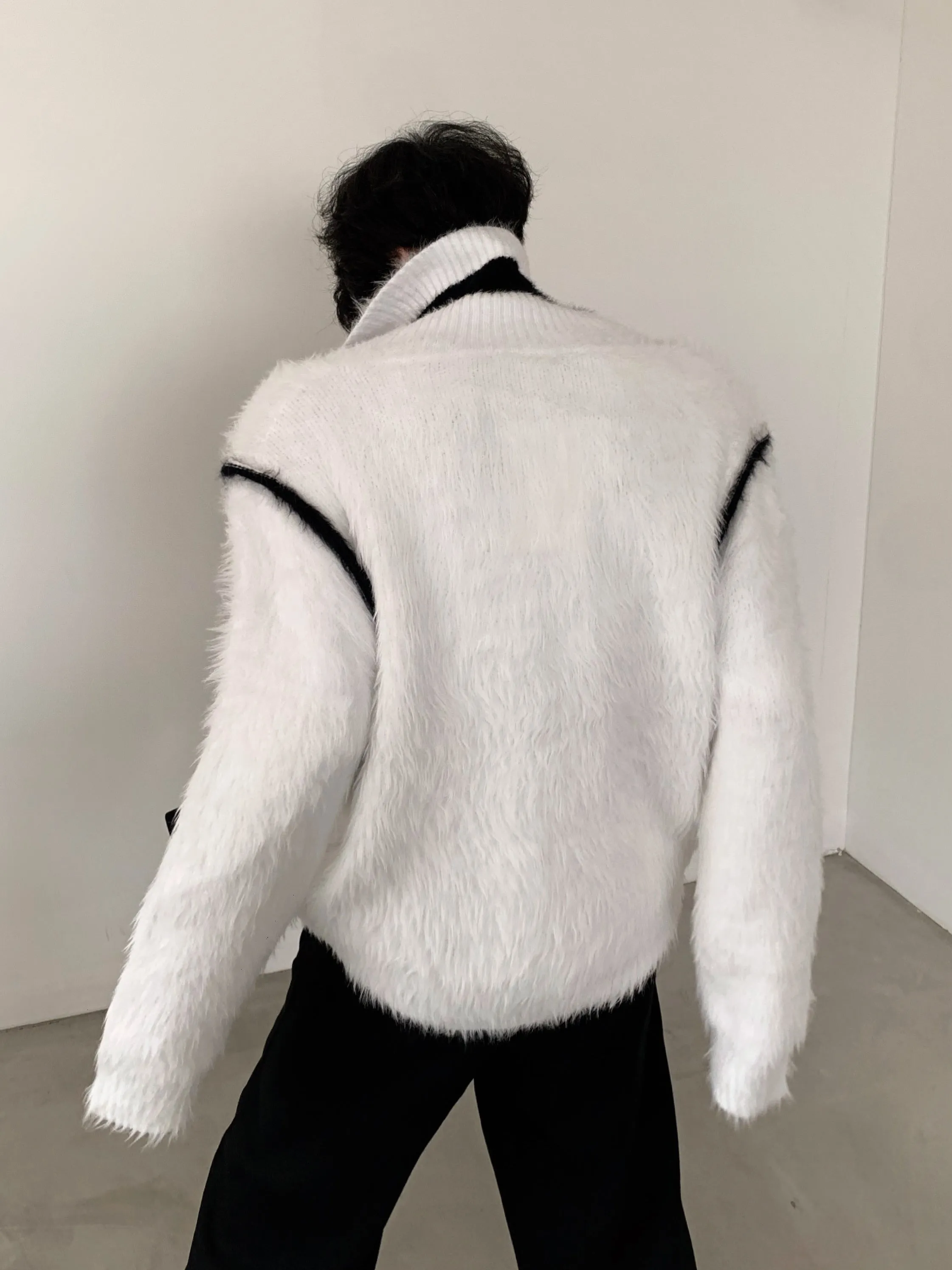 【23s December.】Imitation Mink V-neck Loose Sweater